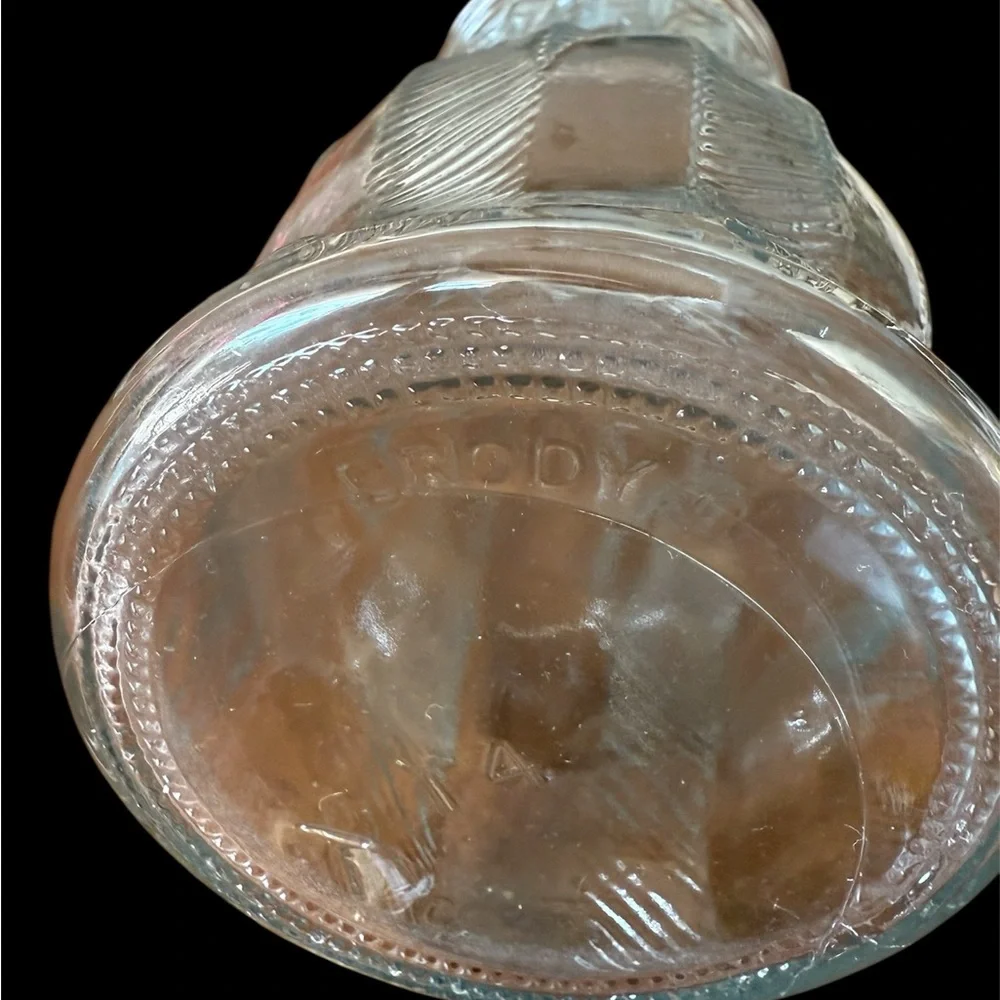 Elegant Clear Glass Vase with feather pattern by Brody Co